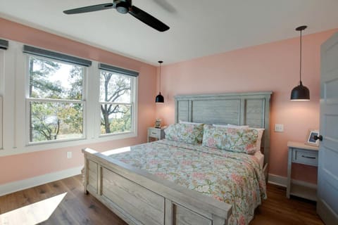 Charming Lake Cabin Retreat with Deck and Hot-Tub in Alabama Cabin in Grant