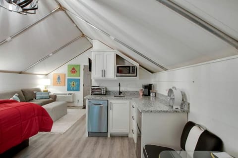 Lovely Glamping Tent with Amazing Equipped Indoor and Outdoor in Alabama Luxury tent in Grant