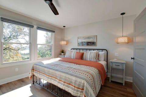 Pet-Friendly Cabin Ideal for Families with Jacuzzi and Lake Views in Alabama Cabin in Grant