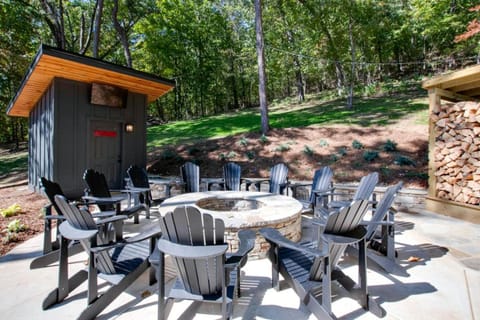 Pet-Friendly Cabin Ideal for Families with Jacuzzi and Lake Views in Alabama Cabin in Grant