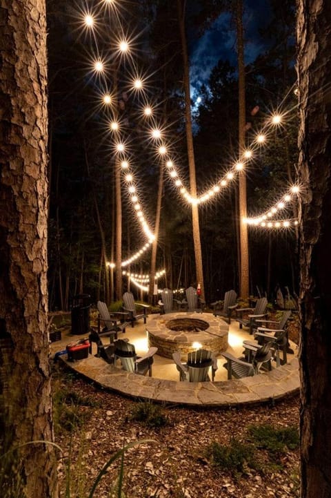 Lofted Romantic Tree House Immersed in Nature in Alabama House in Grant