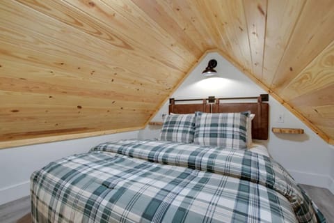 Sweet Tiny House Nestled Among the Towering Trees in Alabama House in Grant