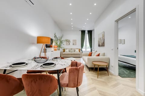 TV and multimedia, Living room, Seating area, Dining area