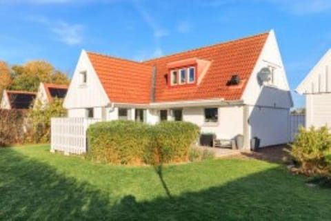 Property building, Spring, Day, Garden, Garden view
