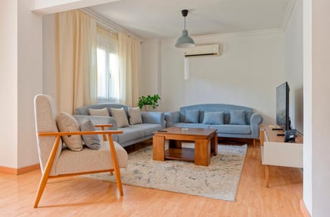TV and multimedia, Living room, Seating area, air conditioner