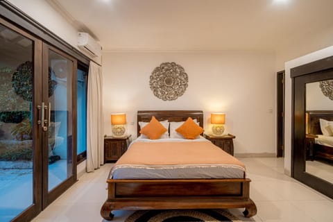 Bed, Photo of the whole room, Bedroom, wardrobe