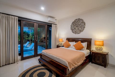 Bed, Photo of the whole room, Bedroom, air conditioner