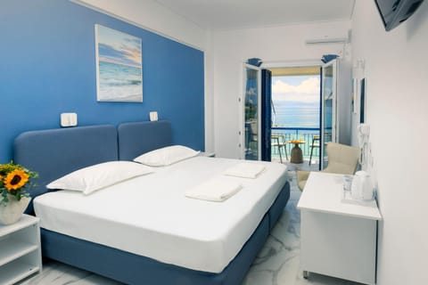 Bed, View (from property/room), Balcony/Terrace, Photo of the whole room, Bedroom