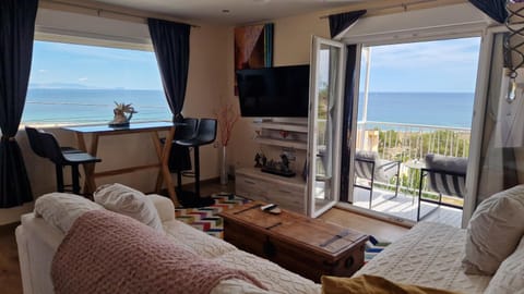 TV and multimedia, Living room, Seating area, Dining area, Mountain view, Sea view
