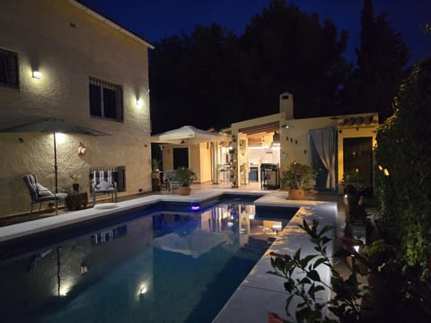 The Garden RA Floor Private Rooms, Pool, Garden Access Bed and Breakfast in Marina Baixa