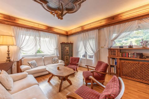 Communal lounge/ TV room, Living room