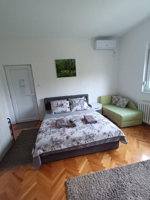 Apartmani Bata I Seka Apartment in Serbia