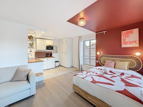 Bed, Kitchen or kitchenette, Living room, Photo of the whole room, Seating area, Dining area, Bedroom, oven, stove
