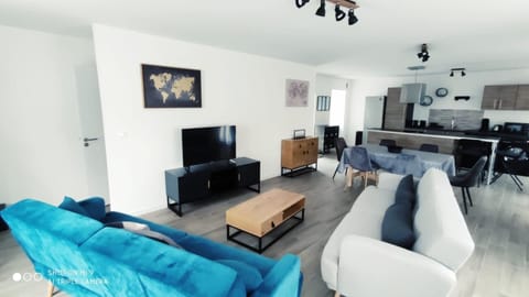 Communal lounge/ TV room, TV and multimedia, Living room