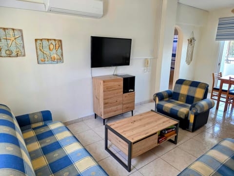 TV and multimedia, Living room, Evening entertainment, air conditioner
