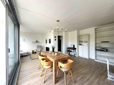 Living room, Seating area, Dining area