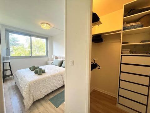 Bed, Photo of the whole room, Bedroom, towels, wardrobe