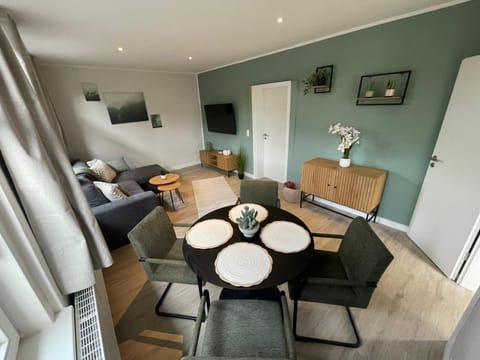 TV and multimedia, Living room, Dining area