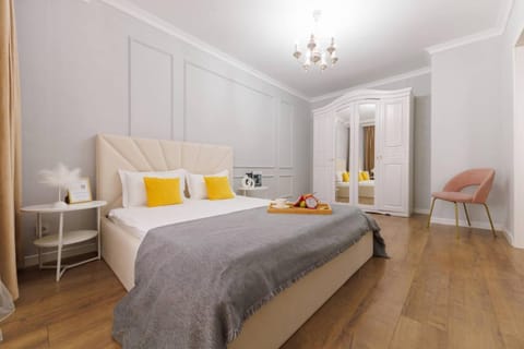 Bed, Living room, Photo of the whole room, Bedroom