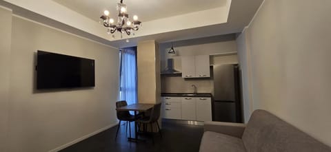 TV and multimedia, Kitchen or kitchenette, Living room, Seating area, Dining area, stove