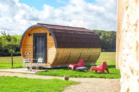 Property building, Bedroom, sunbed