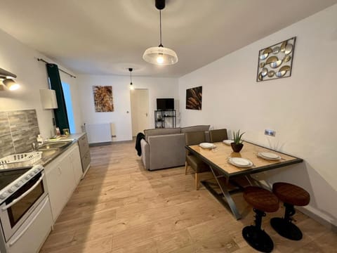 Le Dauphin, Proche gare, Wifi, Netflix Apartment in Bourgoin-Jallieu