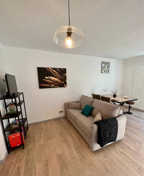 Le Dauphin, Proche gare, Wifi, Netflix Apartment in Bourgoin-Jallieu