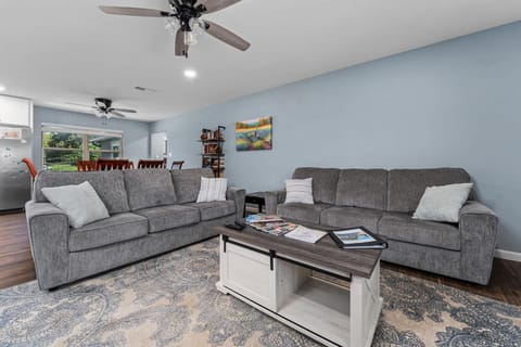 Walnut House - Close to Downtown Fire Pit House in Fredericksburg