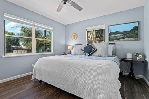 Walnut House - Close to Downtown Fire Pit House in Fredericksburg