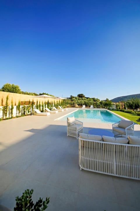 Nearby landmark, Day, Natural landscape, View (from property/room), Balcony/Terrace, Mountain view, Pool view, Swimming pool, sunbed