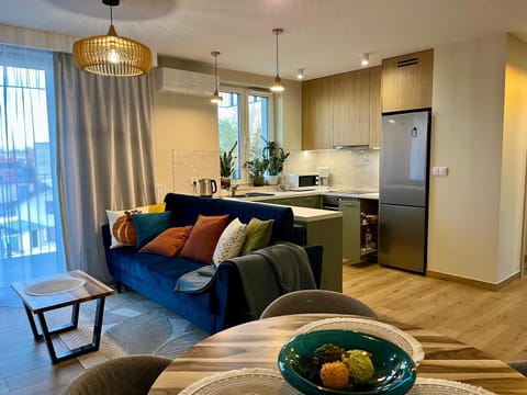 Living room, Seating area, oven