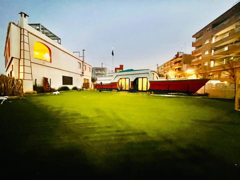 Barco - casa con jardín privado frente al mar Docked boat in Ribera Baixa