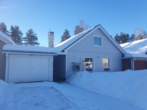 Property building, Day, Winter