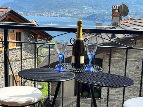 Natural landscape, View (from property/room), Balcony/Terrace, Lake view, Mountain view