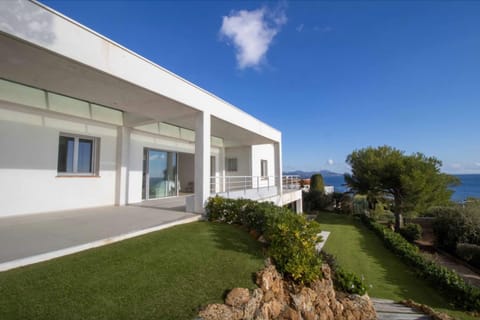 Beautiful house with pool terraces and garden House in Roquebrune-sur-Argens