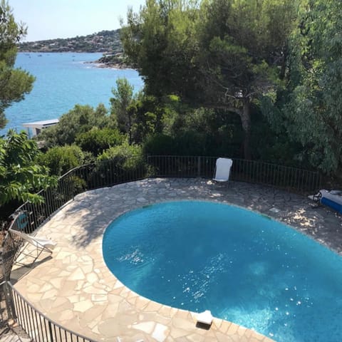 Beautiful house with pool terraces and garden House in Roquebrune-sur-Argens