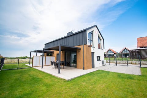 Property building, Day, Garden, Garden view