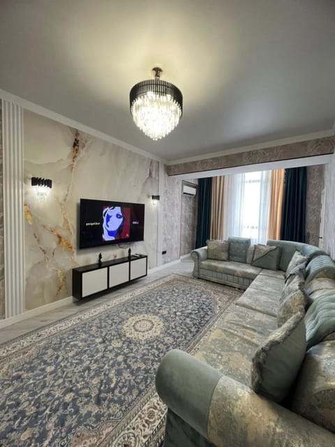 Communal lounge/ TV room, Bed, TV and multimedia, Living room, Photo of the whole room, Seating area, Evening entertainment