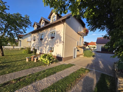 Property building, Neighbourhood, Garden view
