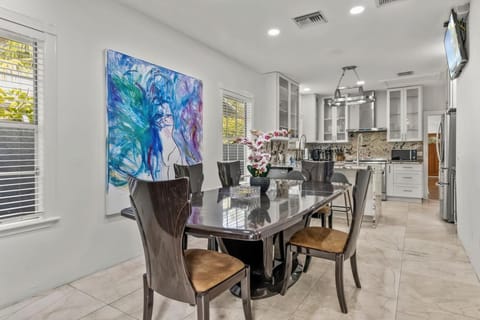 Vibrant Oasis W Heated Pool 3 Units N Downtown House in West Palm Beach