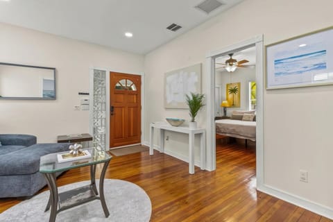 Vibrant Oasis W Heated Pool 3 Units N Downtown House in West Palm Beach