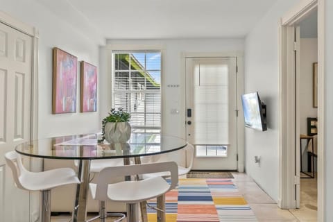 Vibrant Oasis W Heated Pool 3 Units N Downtown House in West Palm Beach