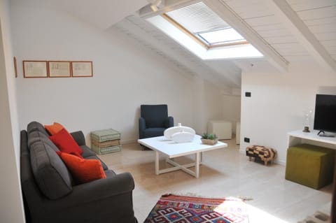 Communal lounge/ TV room, TV and multimedia, Living room, Seating area