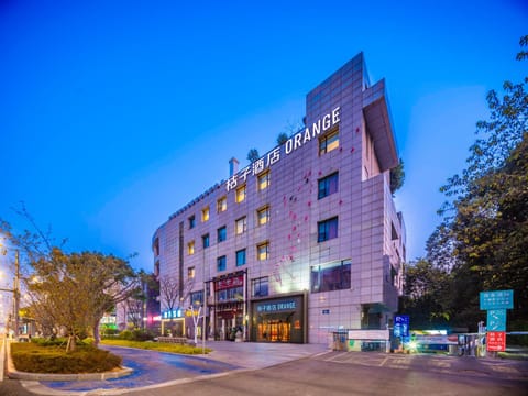 Property building, City view, Street view, Location, Parking