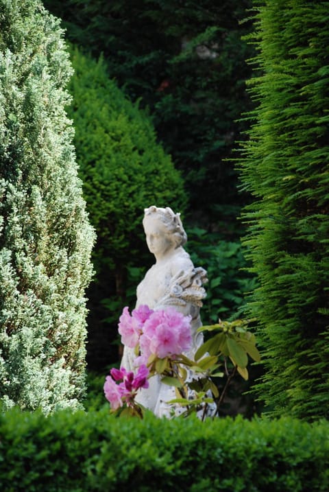 Garden, Decorative detail