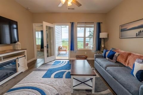 Branson Fun Zone Dog-Friendly Games Pool Apartment in Branson