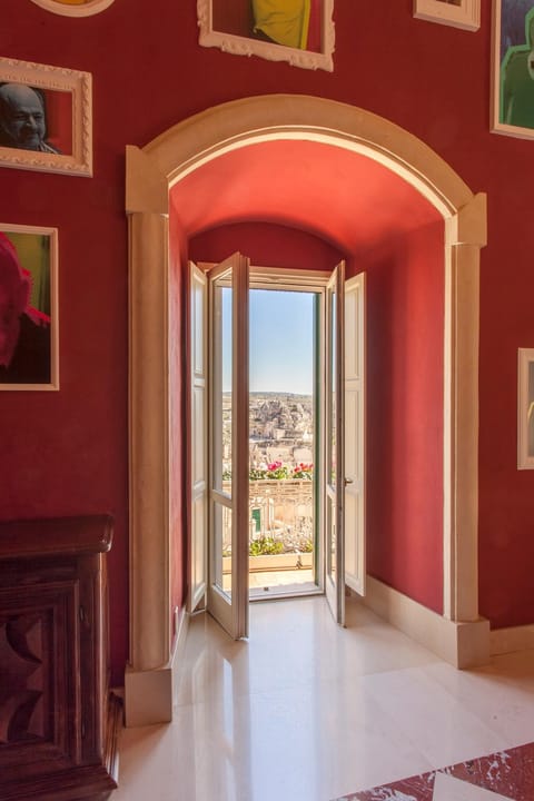 Communal lounge/ TV room, Balcony/Terrace, City view, Landmark view