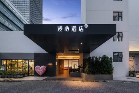 Property building, Facade/entrance, Day