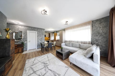 TV and multimedia, Kitchen or kitchenette, Living room, Photo of the whole room, Seating area
