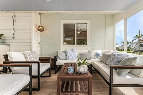 A Magical Moment Near the Beach - Villa Marina - Roelens House in Estero Island